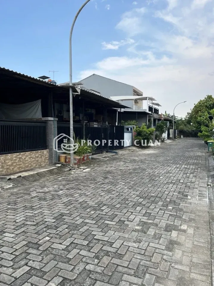 Rumah dijual di Puri Gardena, Puri - Jalan Depan