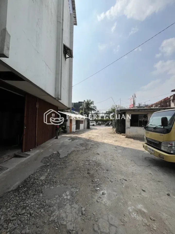 Ruko dijual di Jl. Daan Mogot Raya, Kalideres - Jalan Depan 2