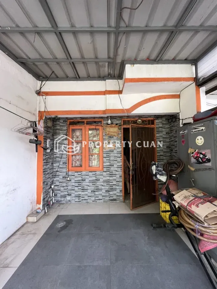 Rumah dijual di Taman Palem Lestari, Cengkareng - Carport