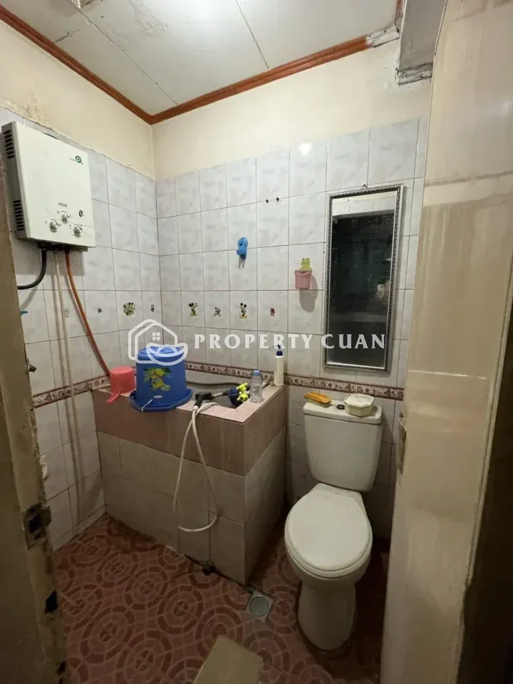 Rumah dijual di Taman Palem Lestari, Cengkareng - Kamar Mandi