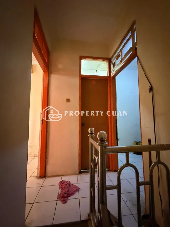 Rumah dijual di Taman Palem Lestari, Cengkareng - Tangga