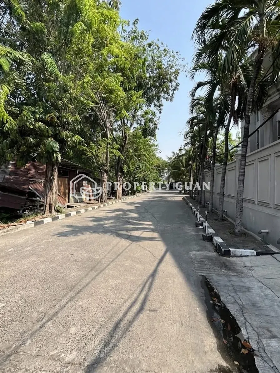 Kavling Residensial dijual di Greenville, Kebon Jeruk - Jalan Depan