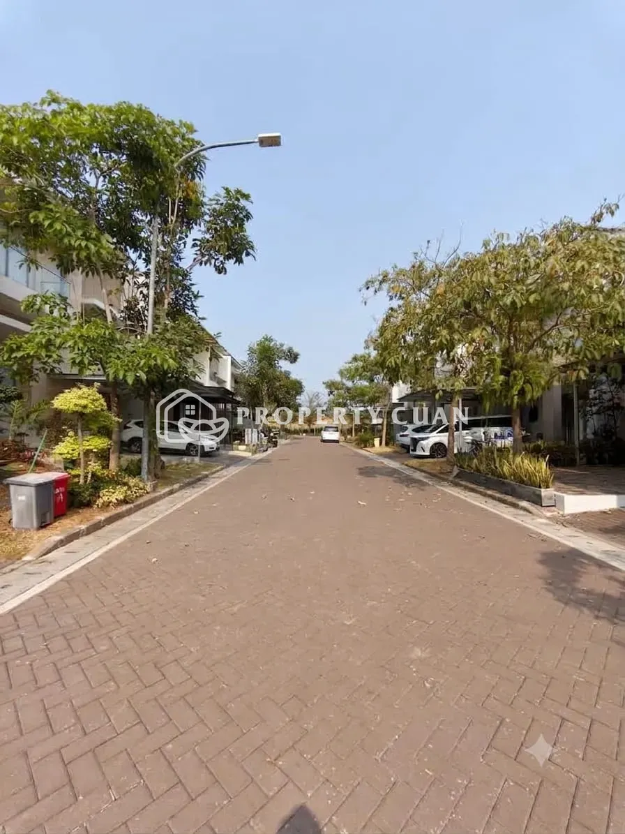 Rumah dijual di Symphony, PIK 2 - Jalan Depan