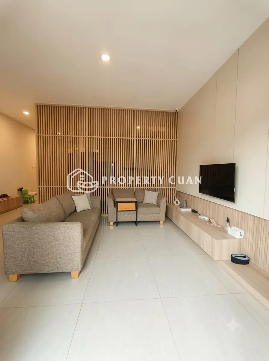 Rumah dijual di Symphony, PIK 2 - Ruang Keluarga