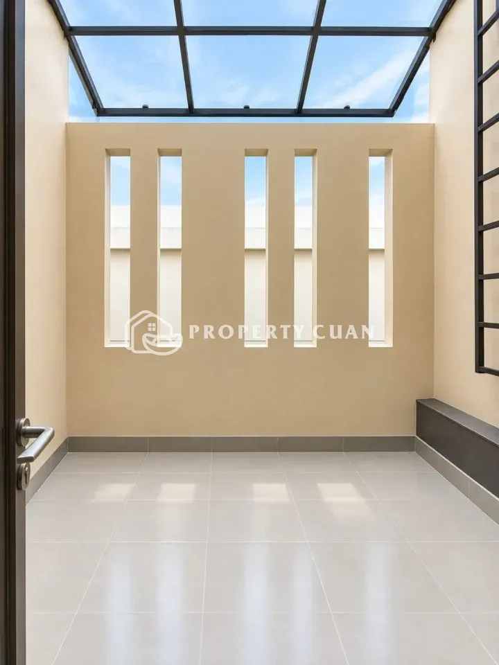Rumah dijual di Symphony, PIK 2 - Balkon