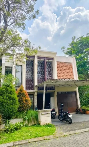 Rumah Dijual di Mayfield, BSD — 4 KT, LT 160 m²