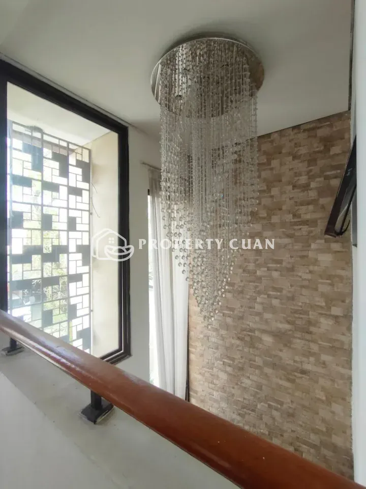 Rumah dijual di Mayfield, BSD - Tangga 2