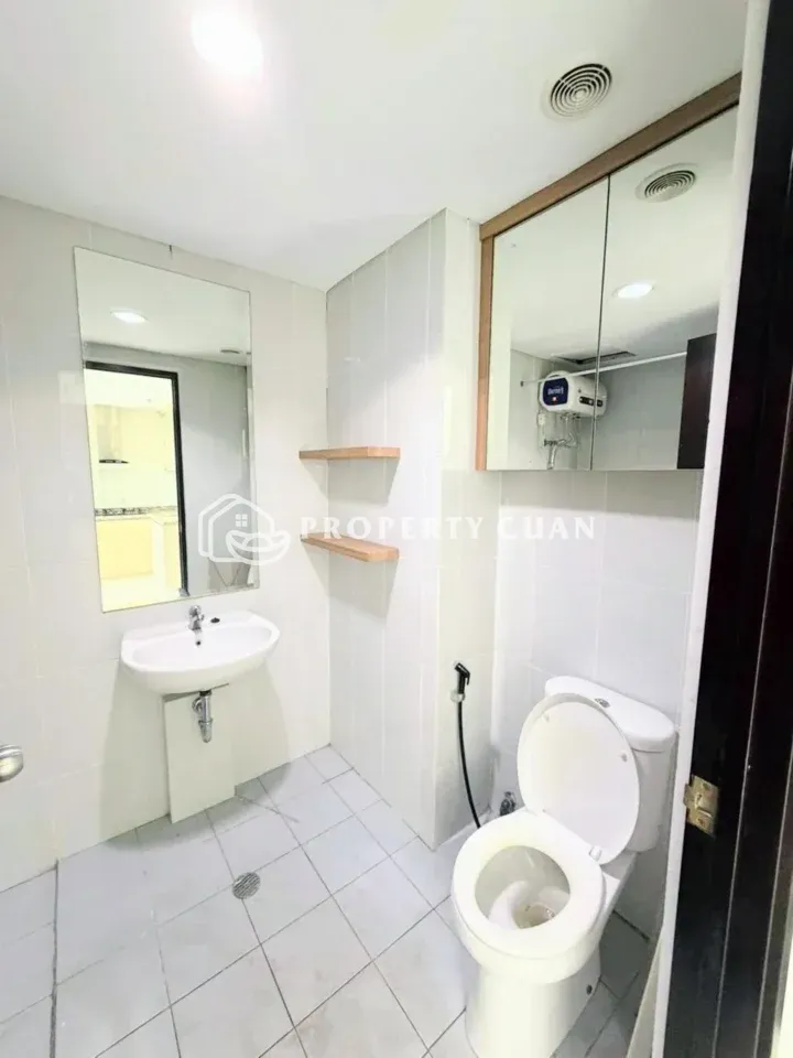 Apartemen dijual di Casa De Parco, BSD - Kamar Mandi 2