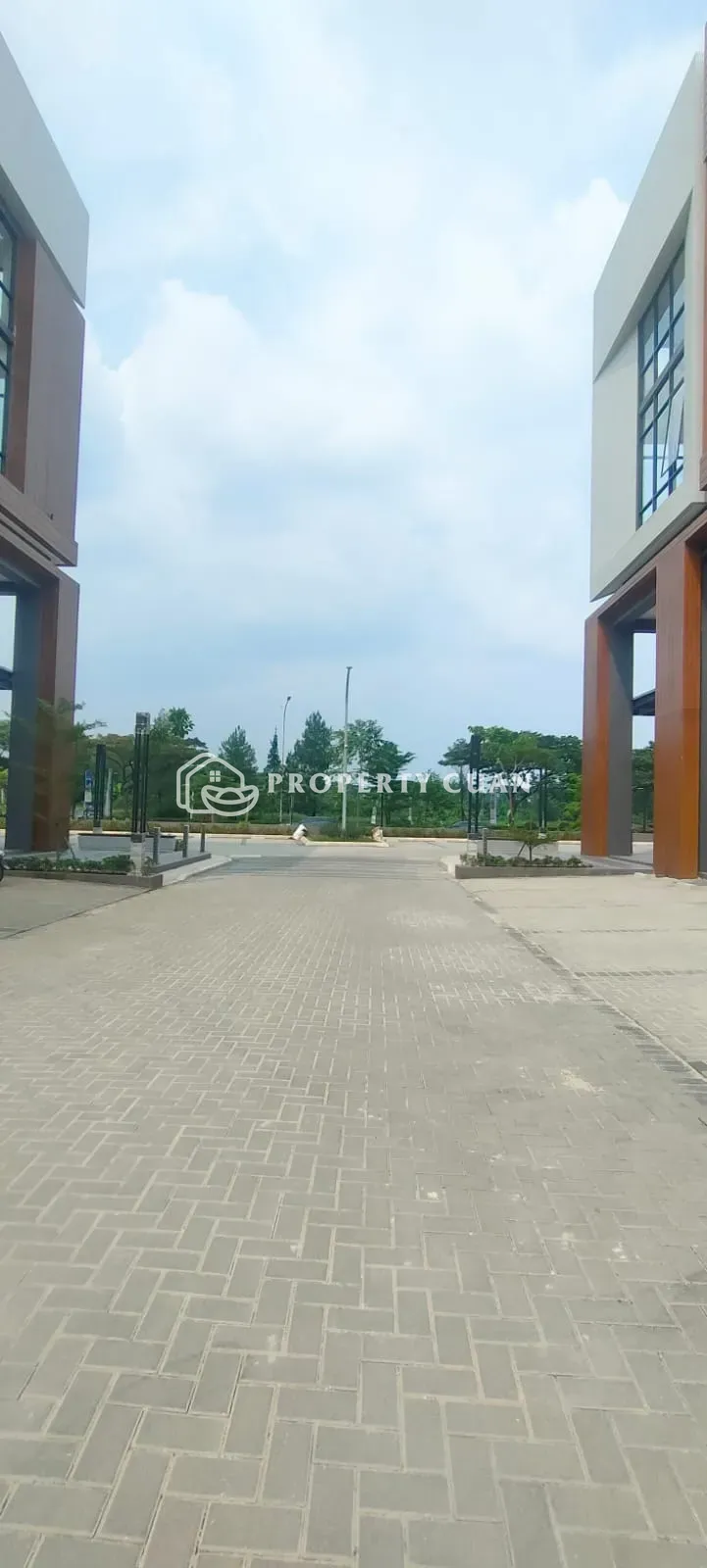 Ruko dijual di West Village Business Park, BSD - Jalan Depan