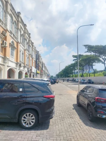 Ruko dijual di Ruko Bolsena, Gading Serpong - Jalan Depan