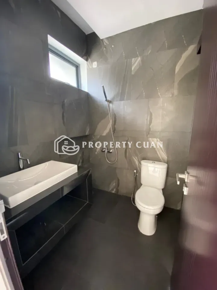 Rumah dijual di Agate, Gading Serpong - Kamar Mandi 2