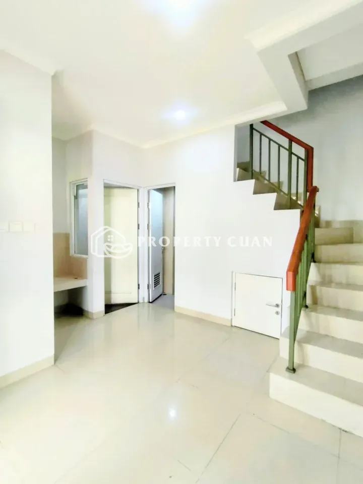 Rumah dijual di Malibu, Gading Serpong - Tangga