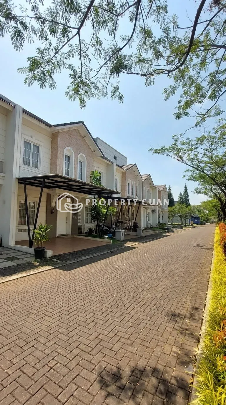 Rumah dijual di Malibu Village, Gading Serpong - Jalan Depan 2