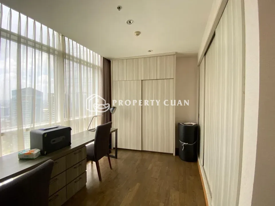 Apartemen disewakan di Oakwood Premier Cozmo, Kuningan - Ruang Kerja