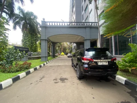 Apartemen dijual di Permata Senayan, Gelora - Jalan Depan