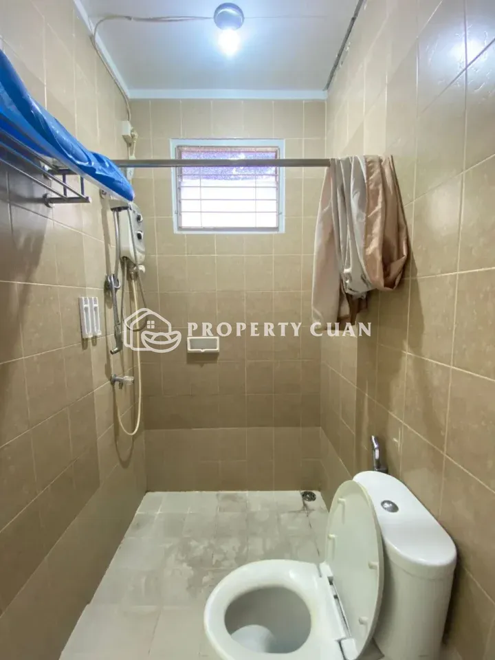 Rumah dijual di Sevilla, BSD - Kamar Mandi