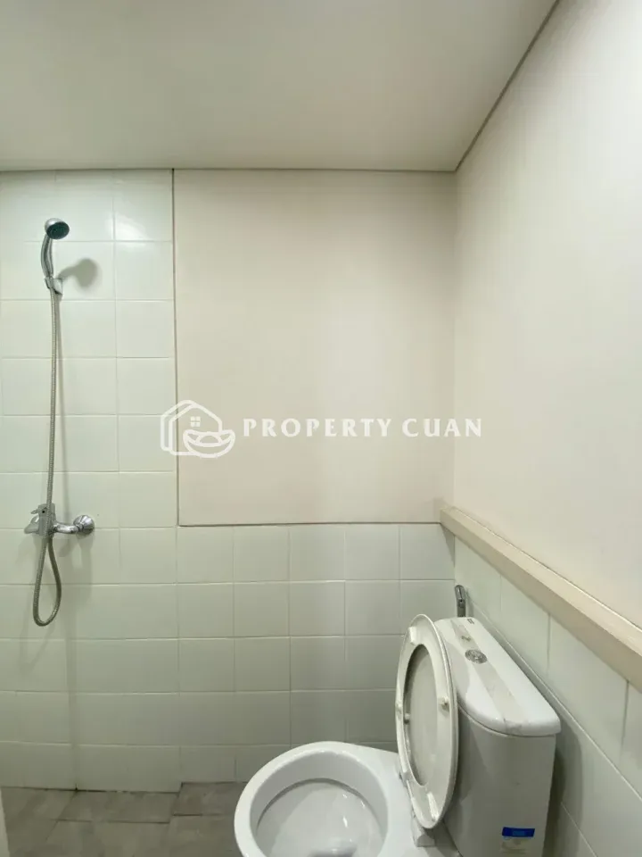 Rumah dijual di Impresahaus, BSD - Kamar Mandi