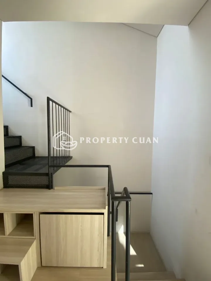 Rumah dijual di Impresahaus, BSD - Tangga