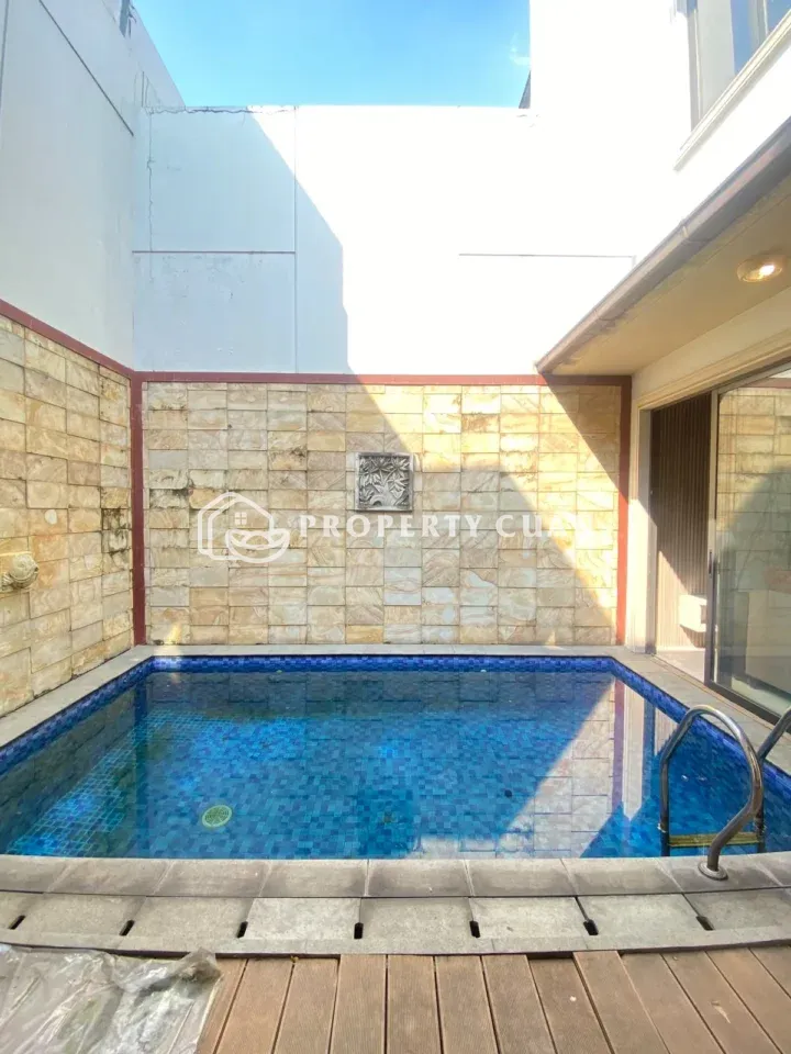 Rumah dijual di Jadeite, BSD - Kolam Renang