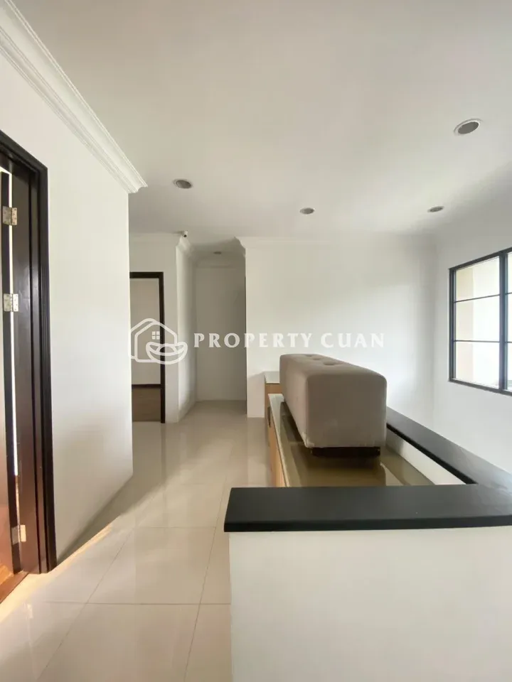 Rumah dijual di Jadeite, BSD - Ruang Keluarga 2