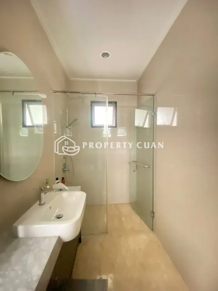 Rumah dijual di Jadeite, BSD - Kamar Mandi