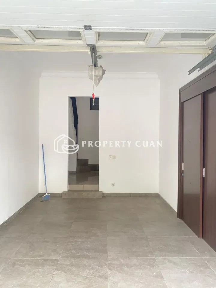 Rumah dijual di Jadeite, BSD - Carport