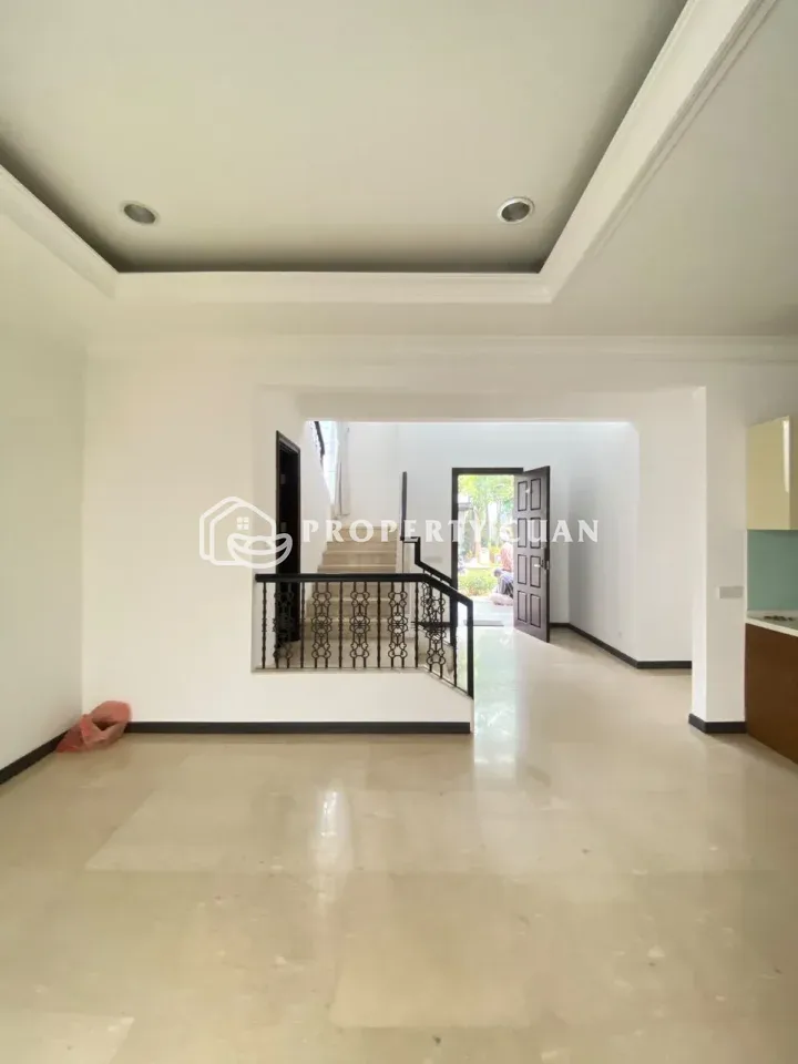 Rumah dijual di Jadeite, BSD - Tangga