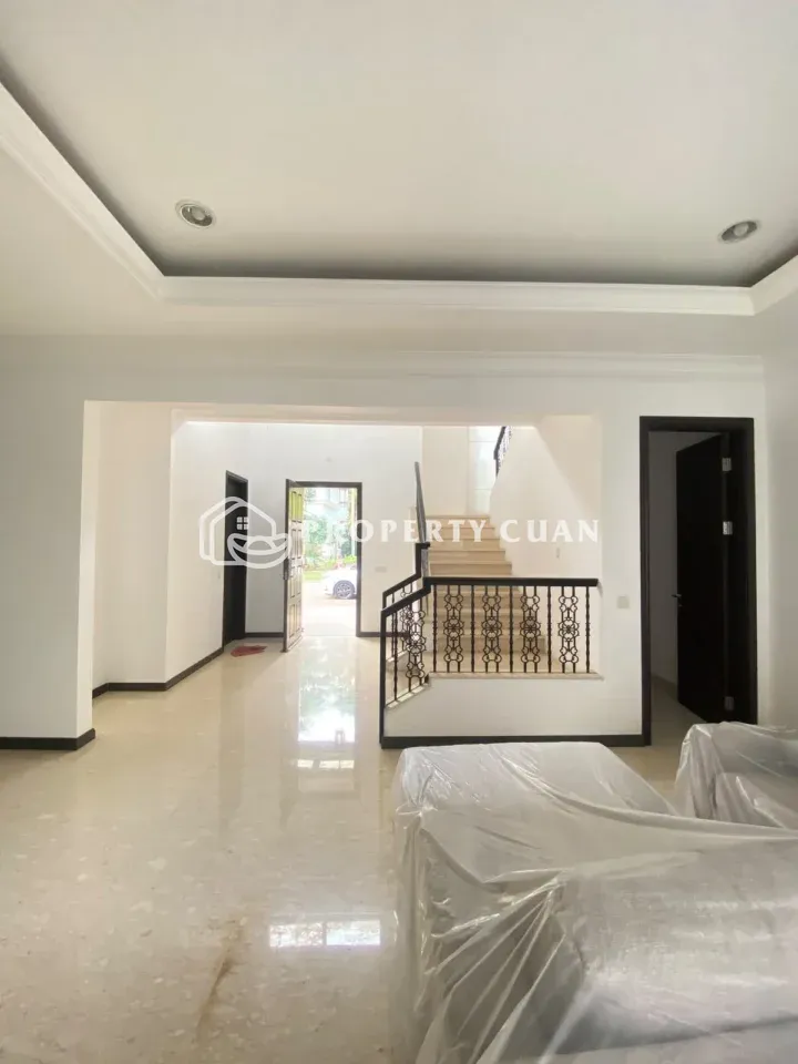 Rumah dijual di Jadeite, BSD - Tangga