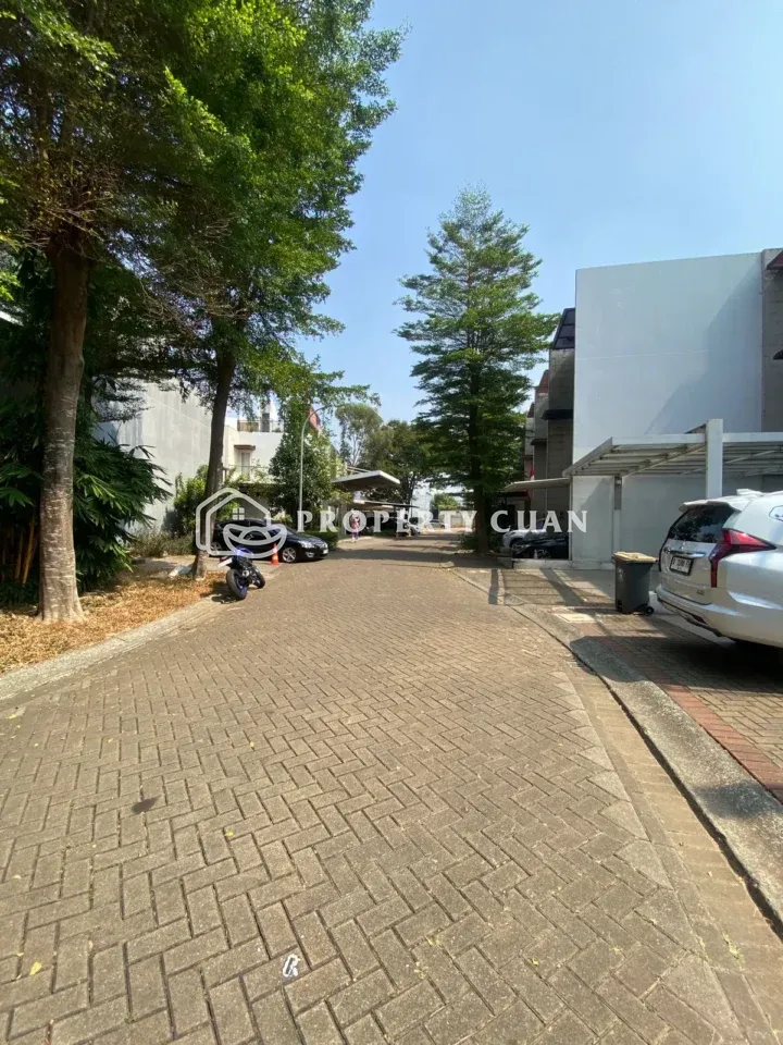 Rumah dijual di Discovery Aluvia, Serpong Utara - Jalan Depan