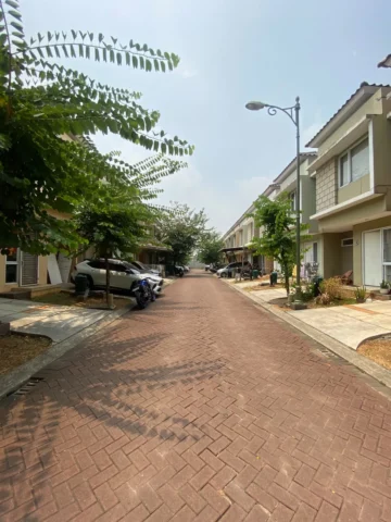 Rumah dijual di Virginia, Gading Serpong - Jalan Depan