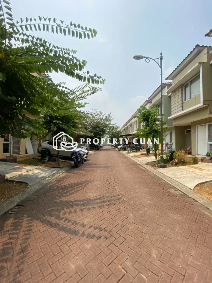 Rumah dijual di Virginia, Gading Serpong - Jalan Depan