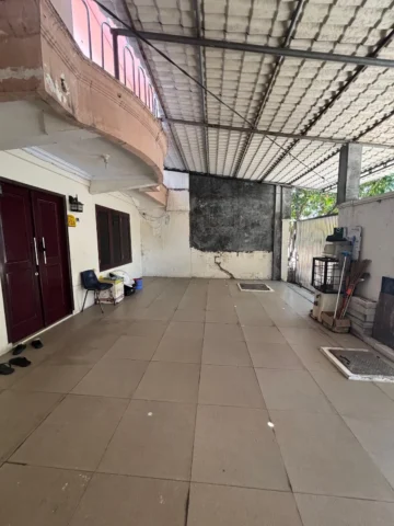 Rumah dijual di Green Garden, Kedoya - Carport