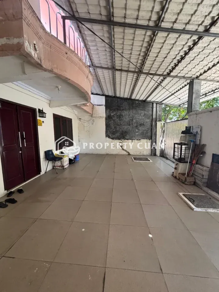 Rumah dijual di Green Garden, Kedoya - Carport
