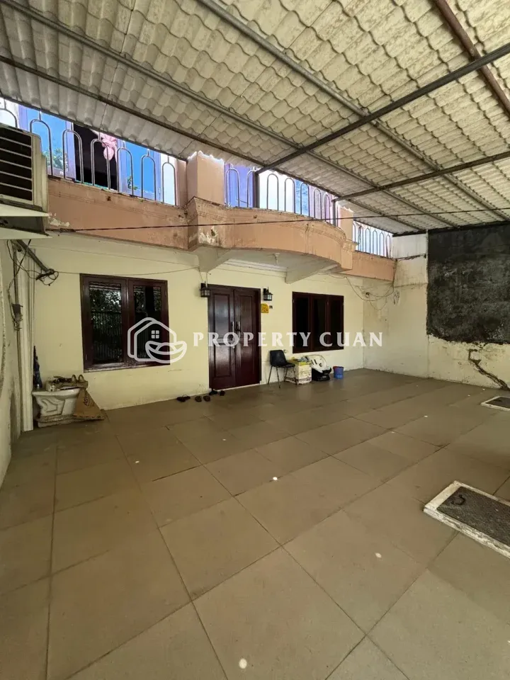 Rumah dijual di Green Garden, Kedoya - Carport 2