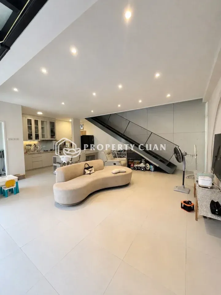 Rumah dijual di Amarine, BSD - Ruang Keluarga