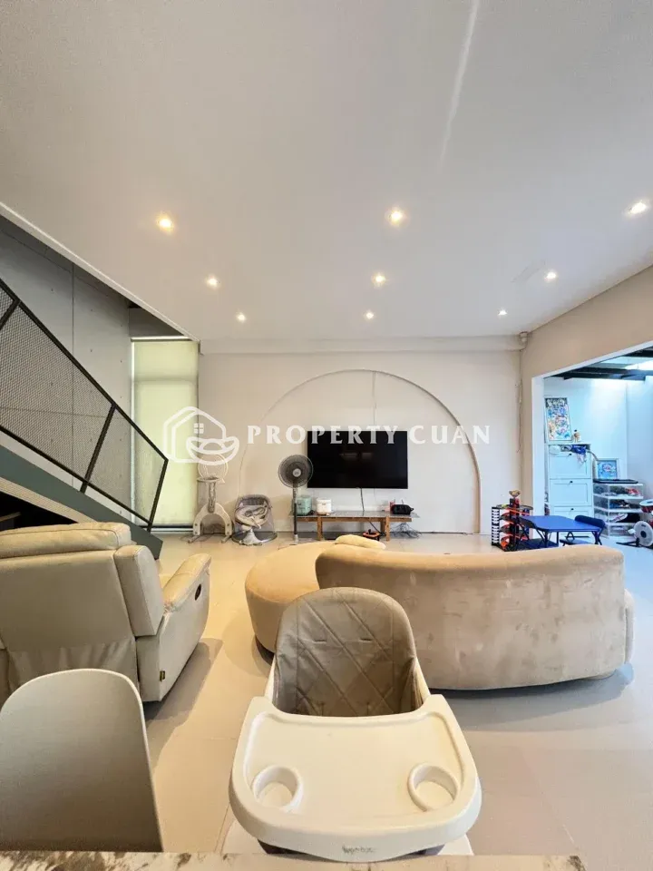 Rumah dijual di Amarine, BSD - Ruang Keluarga 3