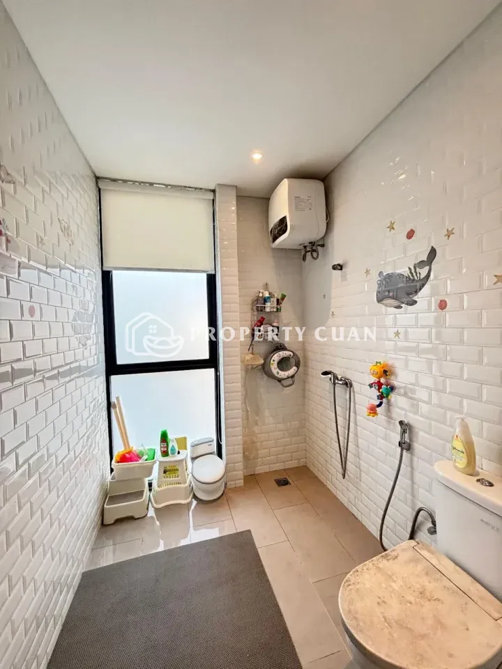 Rumah dijual di Amarine, BSD - Kamar Mandi