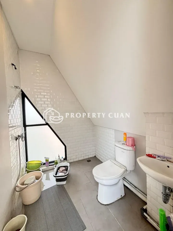 Rumah dijual di Amarine, BSD - Kamar Mandi 2