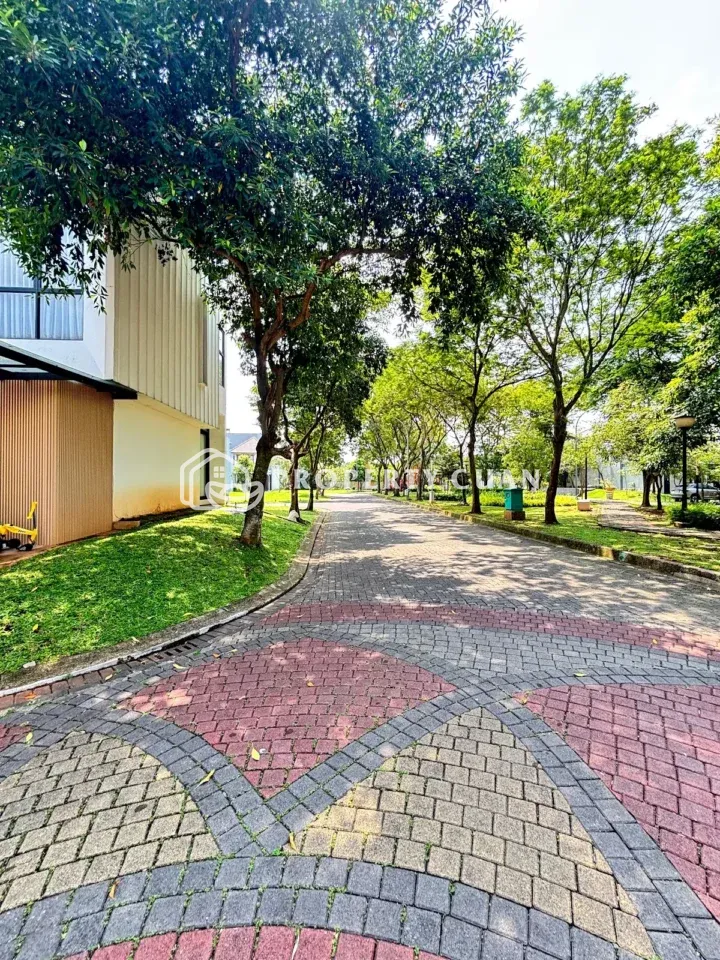 Rumah dijual di Amarine, BSD - Lingkungan 2