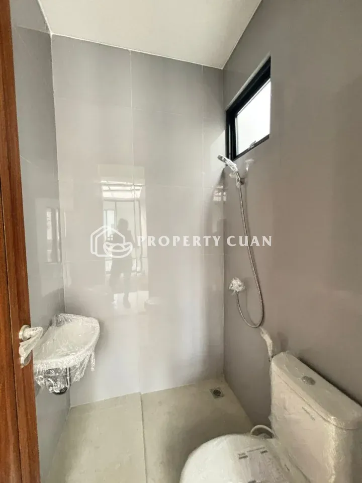 Rumah dijual di Cardonay, Sentul - Kamar Mandi