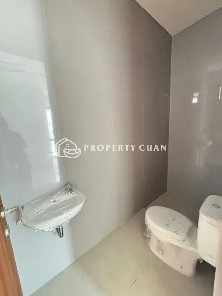 Rumah dijual di Cardonay, Sentul - Kamar Mandi 2