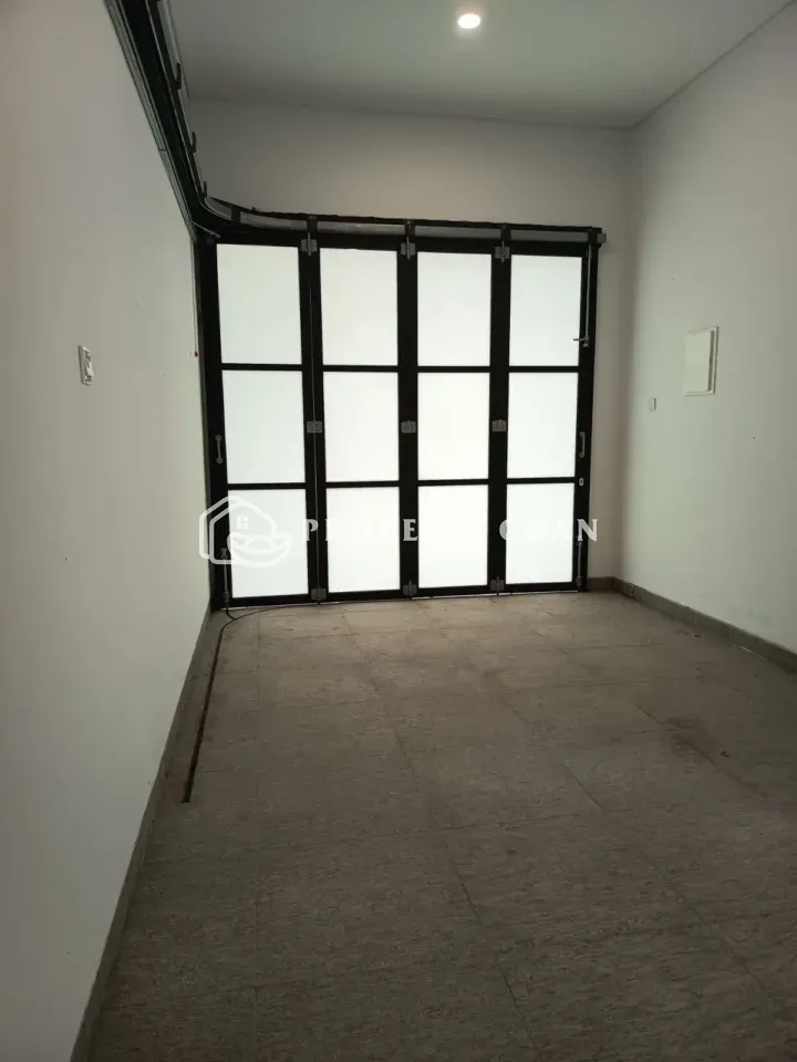 Rumah dijual di Matera Residence, Gading Serpong - Carport