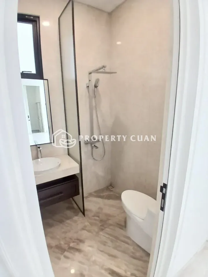 Rumah dijual di Matera Residence, Gading Serpong - Kamar Mandi 2