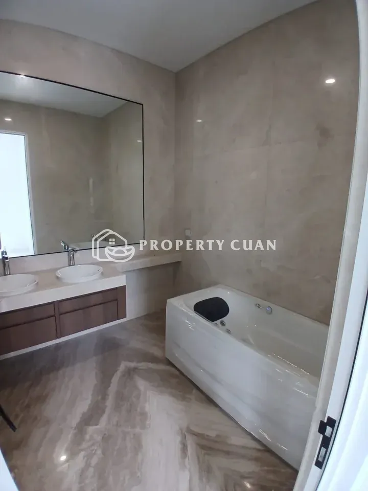 Rumah dijual di Matera Residence, Gading Serpong - Kamar Mandi 3