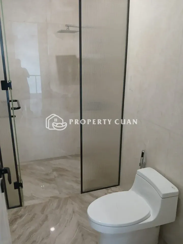Rumah dijual di Matera Residence, Gading Serpong - Kamar Mandi 4