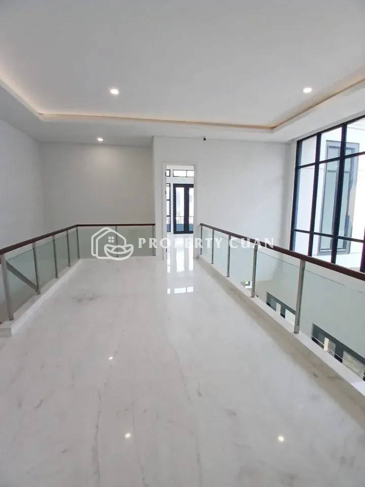 Rumah dijual di Matera Residence, Gading Serpong - Tangga