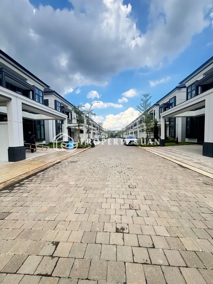 Rumah dijual di Matera Residence, Gading Serpong - Lingkungan 2