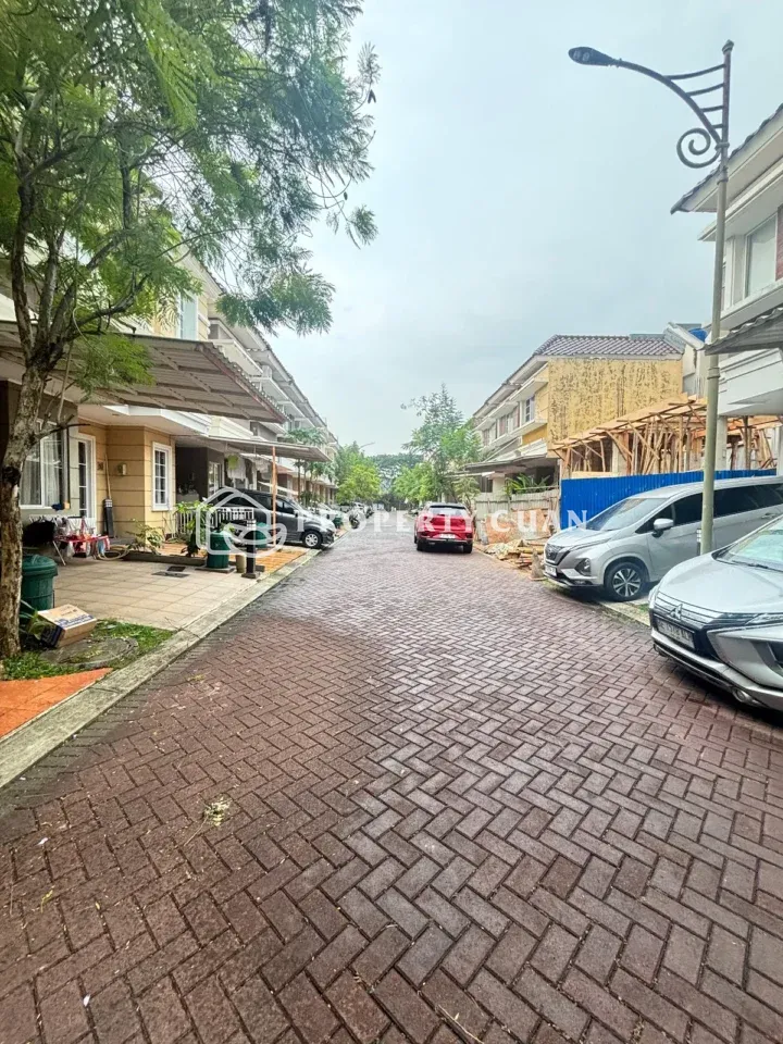 Rumah dijual di Amarillo, Gading Serpong - Jalan Depan