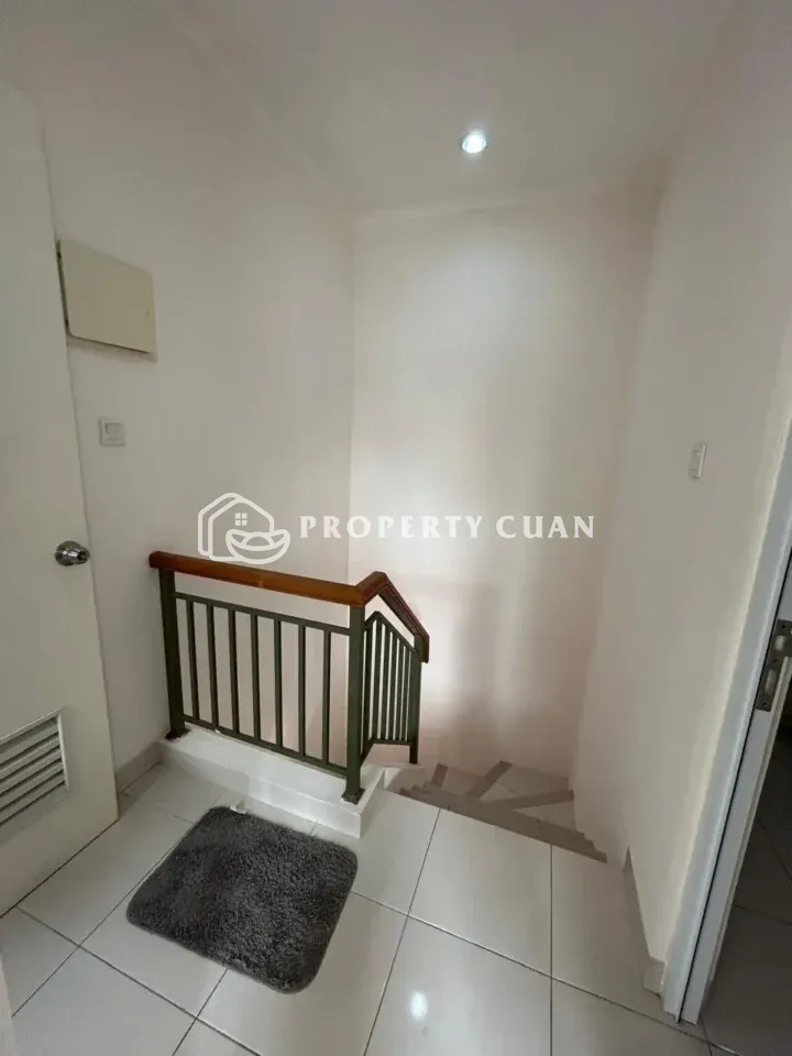Rumah dijual di Amarillo, Gading Serpong - Tangga