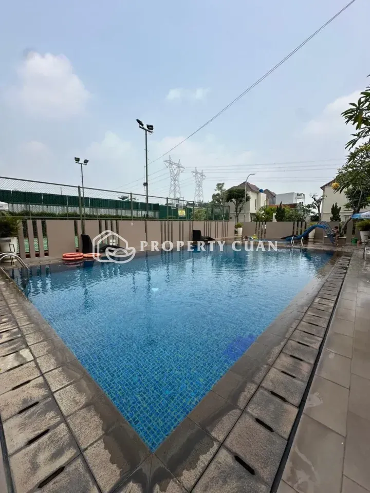 Rumah dijual di Amarillo, Gading Serpong - Kolam Renang